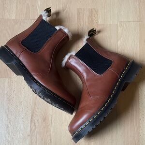 Dr. Martens LEONORE WOMEN'S FAUX FUR-LINED CHELSEA BOOTS